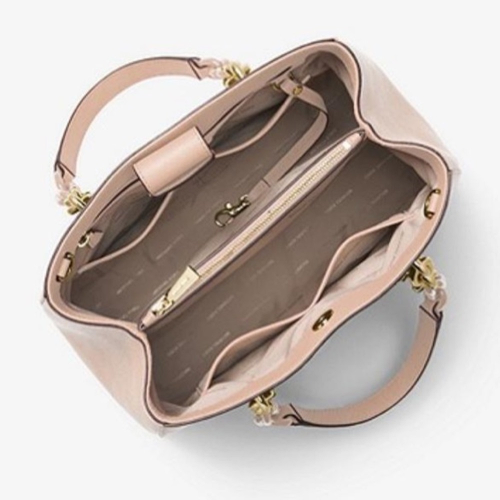 Micheal kors purse - Picture 2 of 3